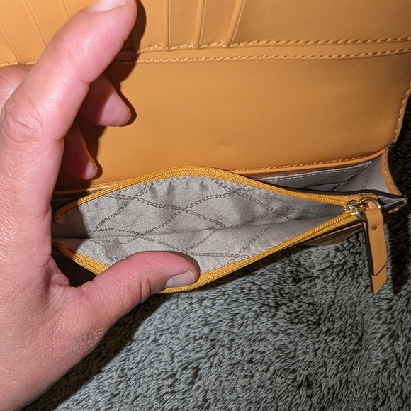 Michael kors jet set top handle smart phone crossbody bag - Picture 6 of 10